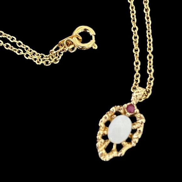 Vintage Van Doran Unsigned Ruby Accent & Opal Pendant Necklace 18” Gold Tone - Picture 1 of 5